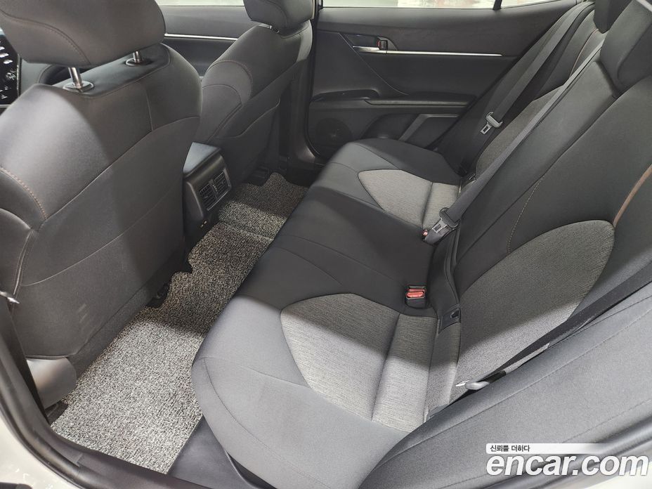 Toyota Camry 2.5 LE Hybrid