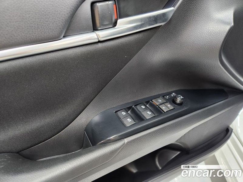 Toyota Camry 2.5 LE Hybrid