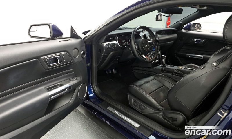Ford Mustang Coupe