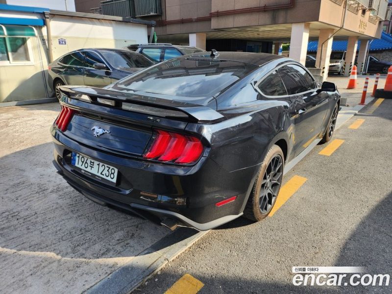 Ford Mustang Coupe