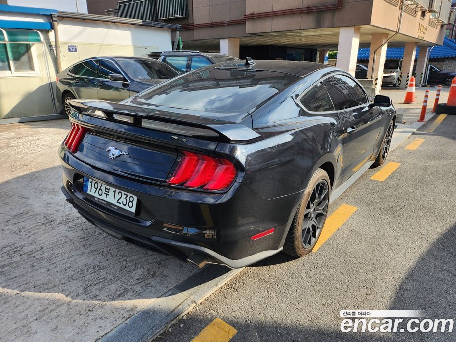 Ford Mustang Coupe