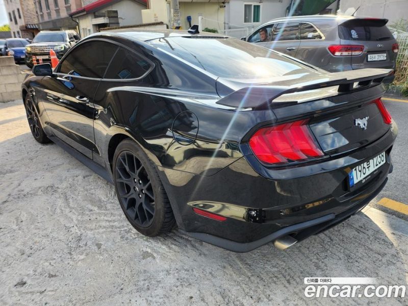 Ford Mustang Coupe