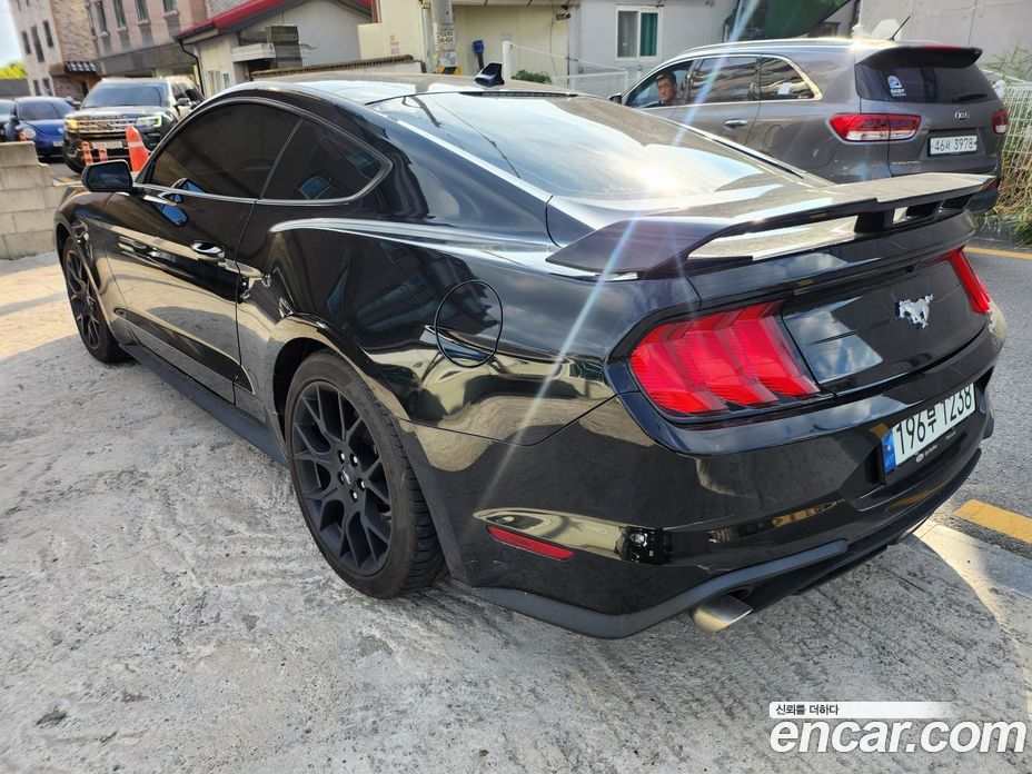 Ford Mustang Coupe