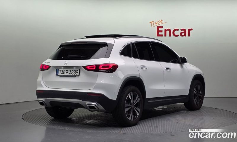 Mercedes Benz GLA-Class GLA220