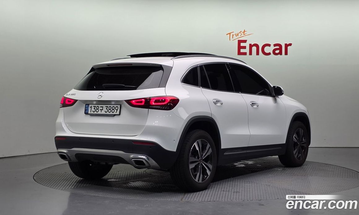 Mercedes Benz GLA-Class GLA220
