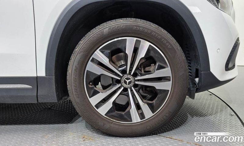 Mercedes Benz GLA-Class GLA220