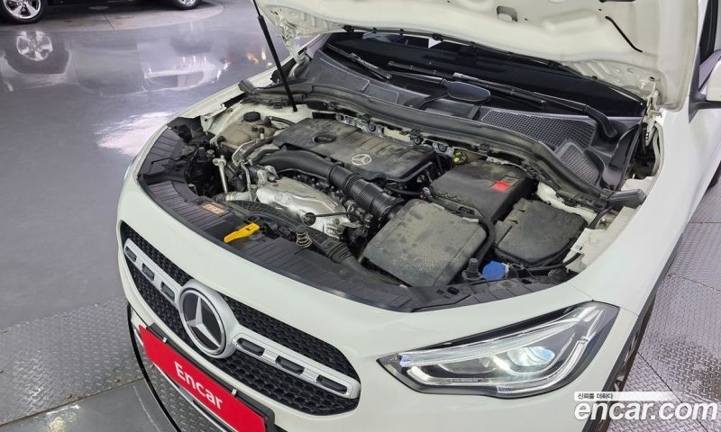 Mercedes Benz GLA-Class GLA220