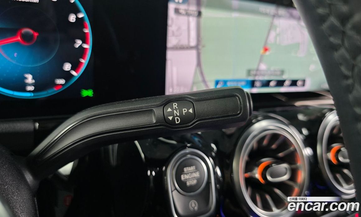 Mercedes Benz GLA-Class GLA220