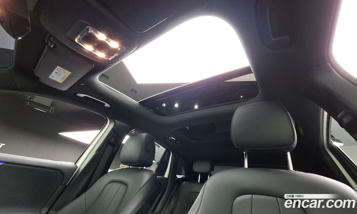 Mercedes Benz GLA-Class GLA220