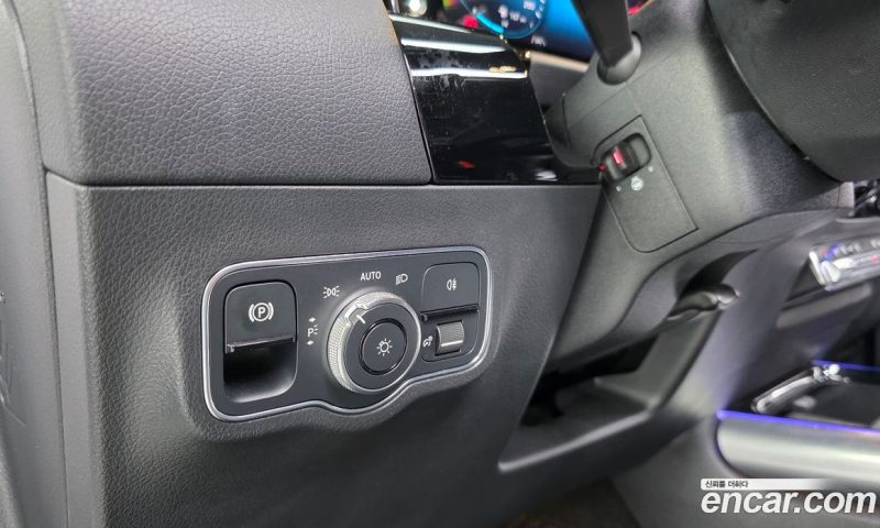 Mercedes Benz GLA-Class GLA220