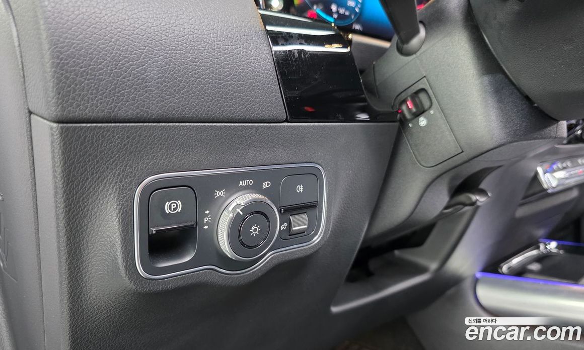 Mercedes Benz GLA-Class GLA220