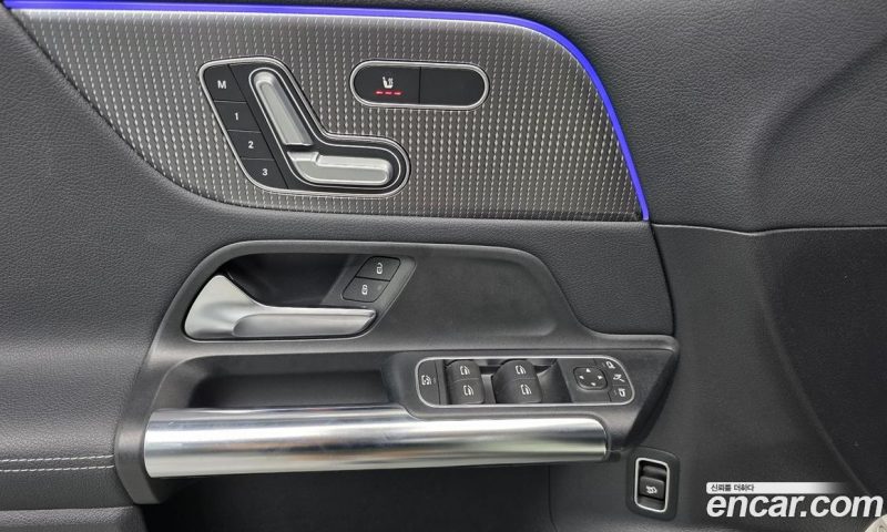 Mercedes Benz GLA-Class GLA220