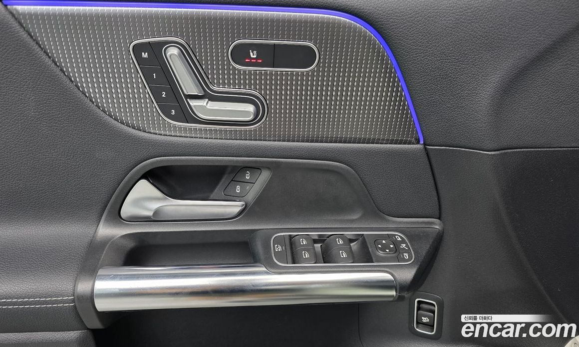 Mercedes Benz GLA-Class GLA220