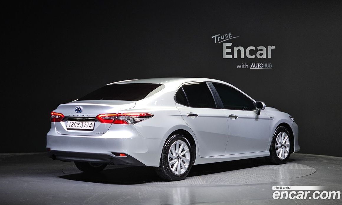 Toyota Camry 2.5 LE Hybrid