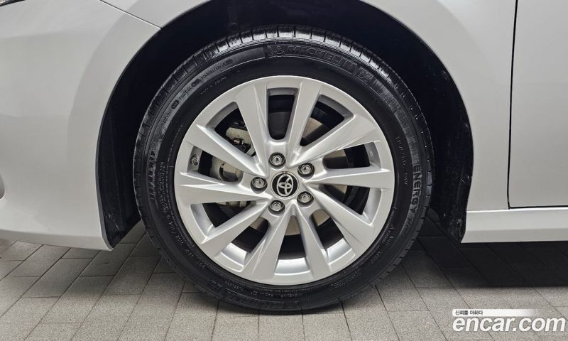 Toyota Camry 2.5 LE Hybrid