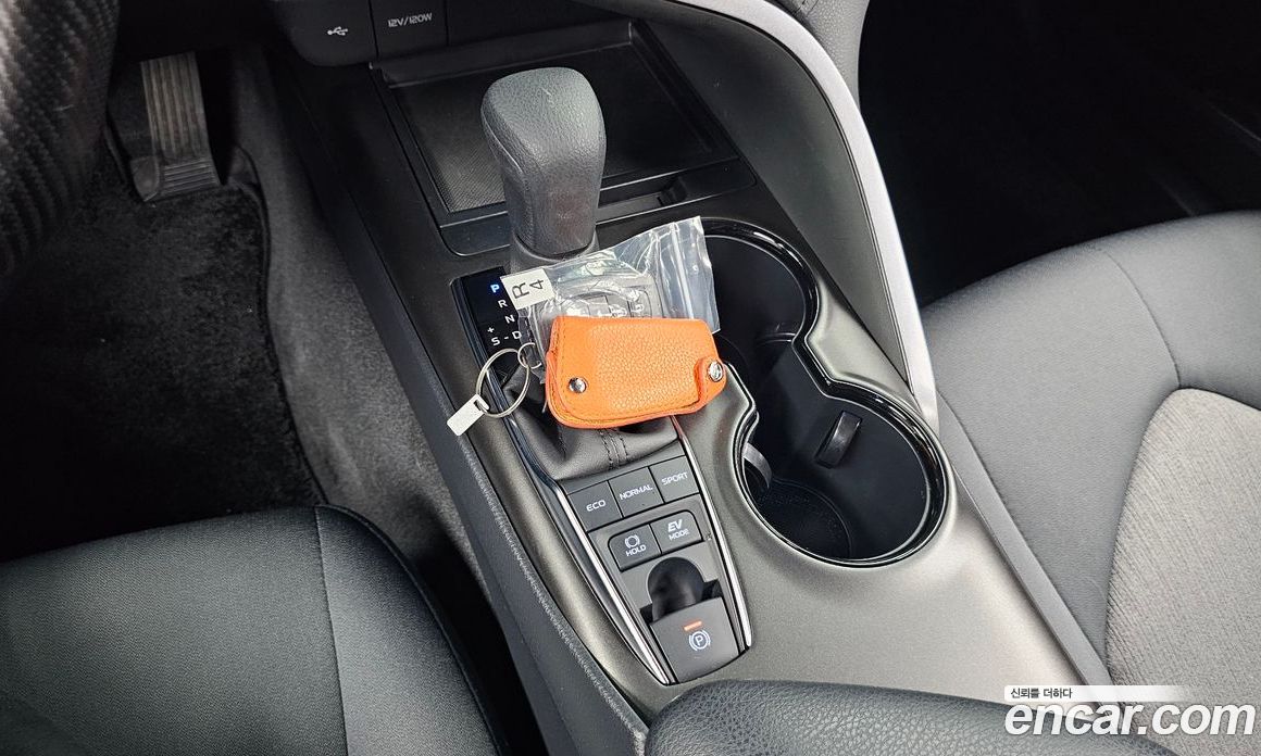 Toyota Camry 2.5 LE Hybrid