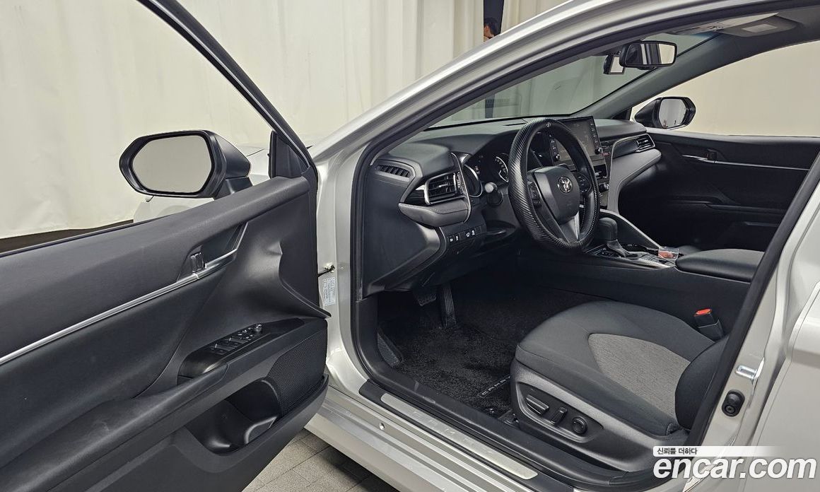 Toyota Camry 2.5 LE Hybrid