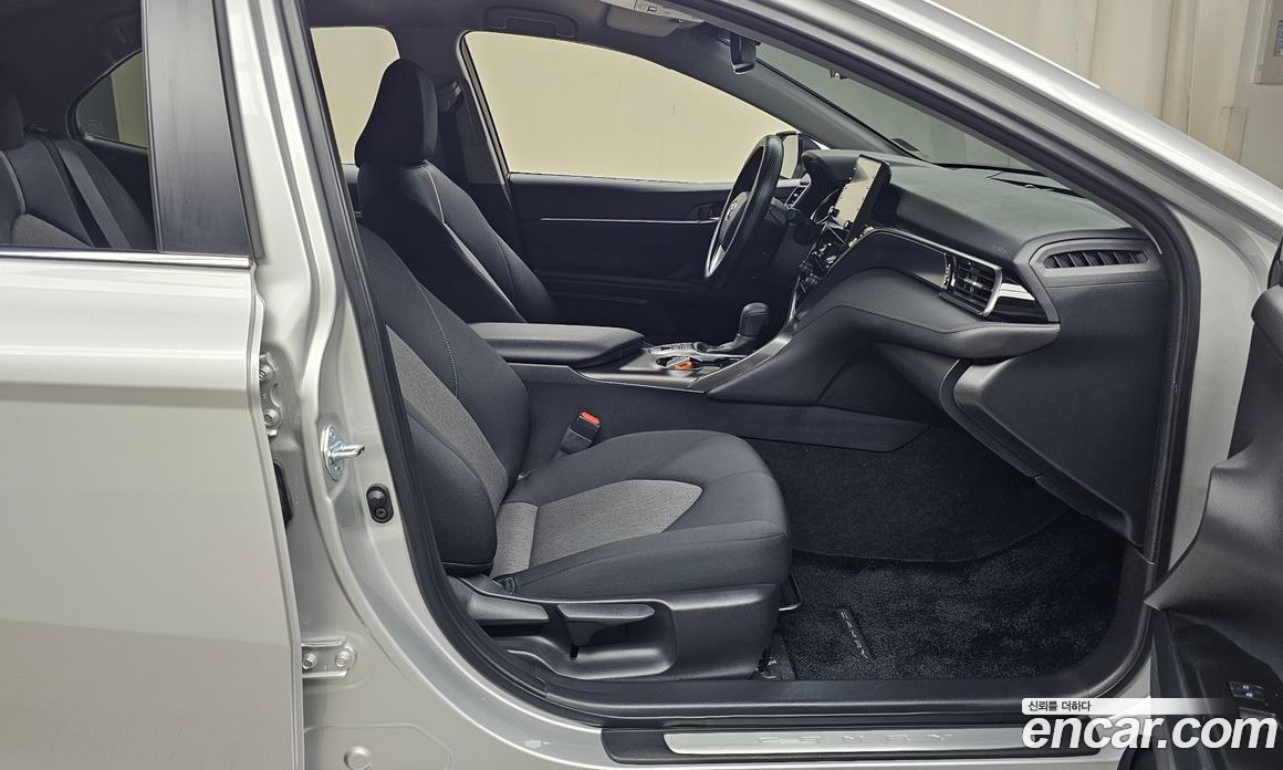 Toyota Camry 2.5 LE Hybrid
