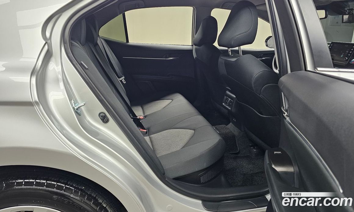 Toyota Camry 2.5 LE Hybrid
