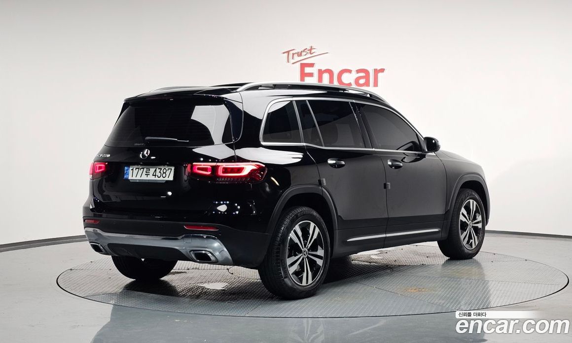 Mercedes Benz GLB-Class GLB220