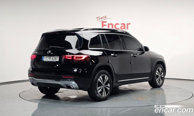 Mercedes Benz GLB-Class GLB220