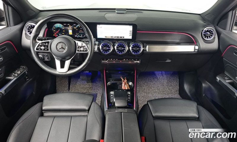 Mercedes Benz GLB-Class GLB220