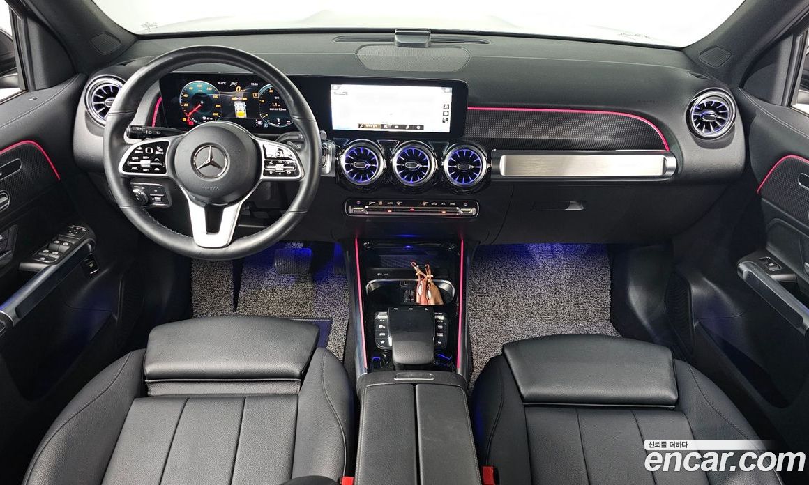 Mercedes Benz GLB-Class GLB220