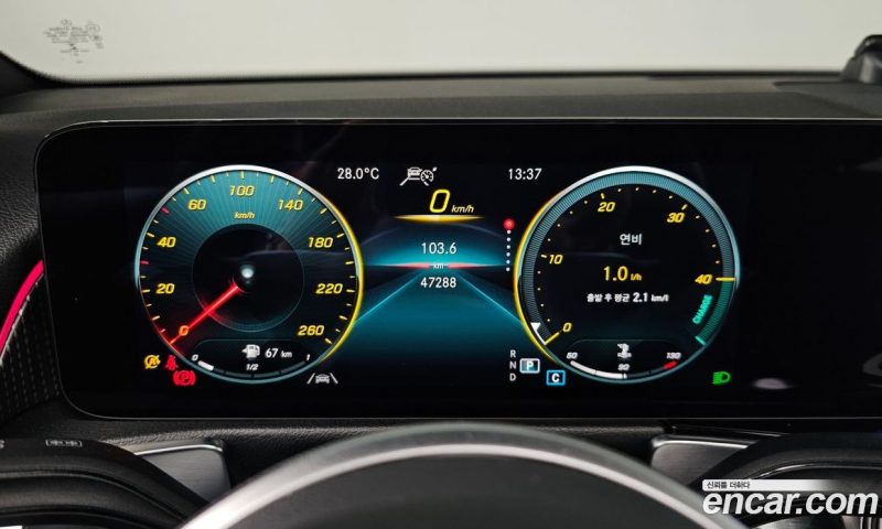 Mercedes Benz GLB-Class GLB220