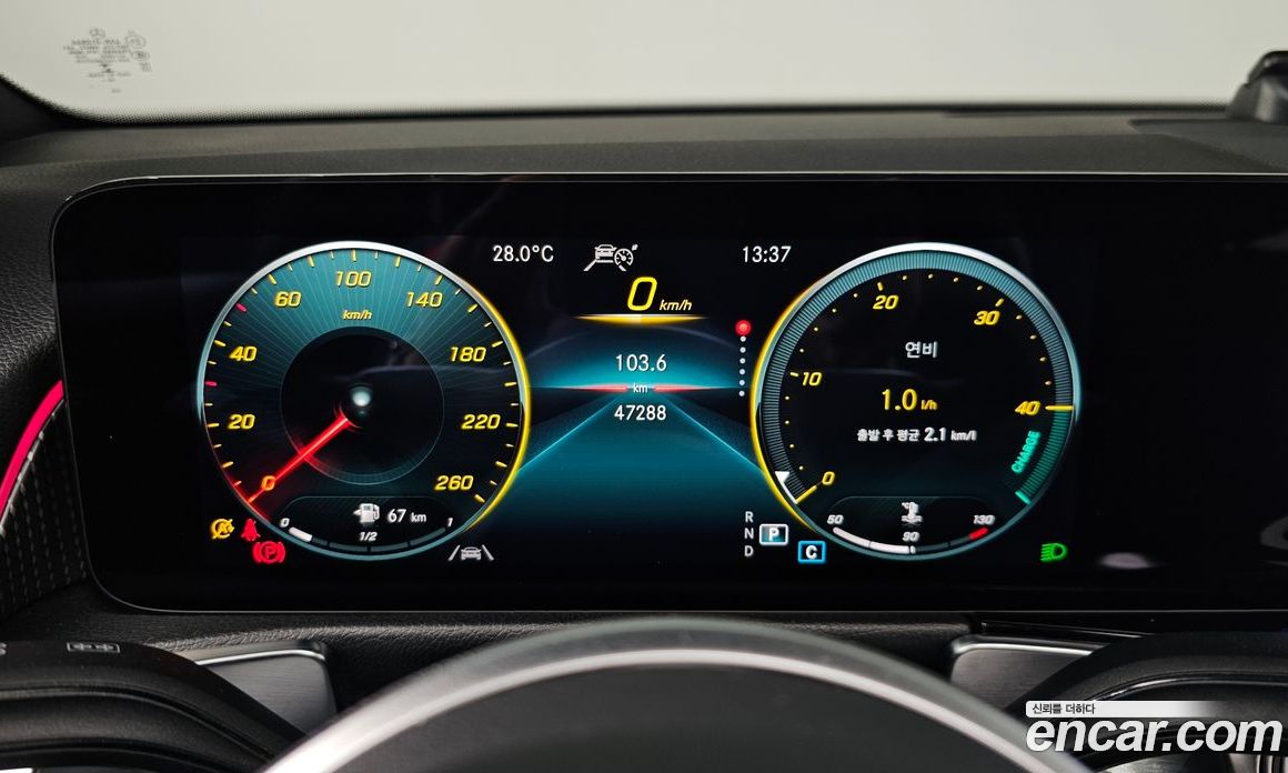 Mercedes Benz GLB-Class GLB220