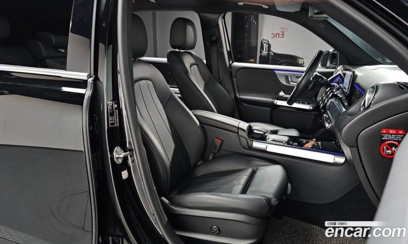 Mercedes Benz GLB-Class GLB220