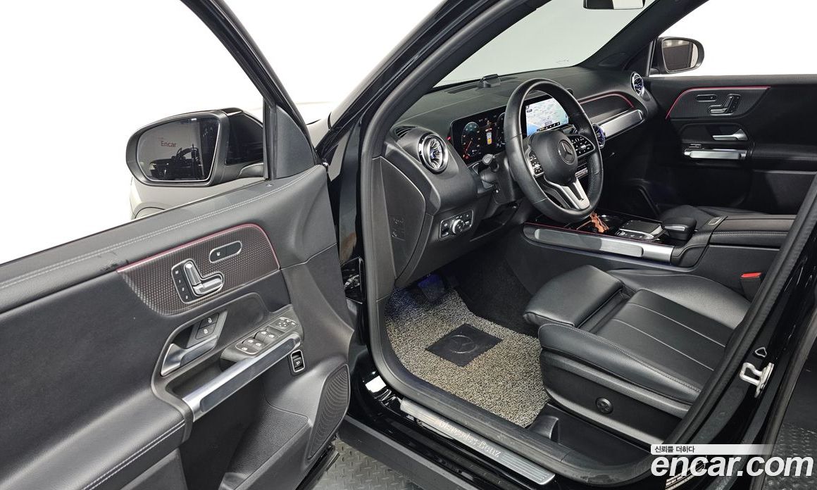 Mercedes Benz GLB-Class GLB220