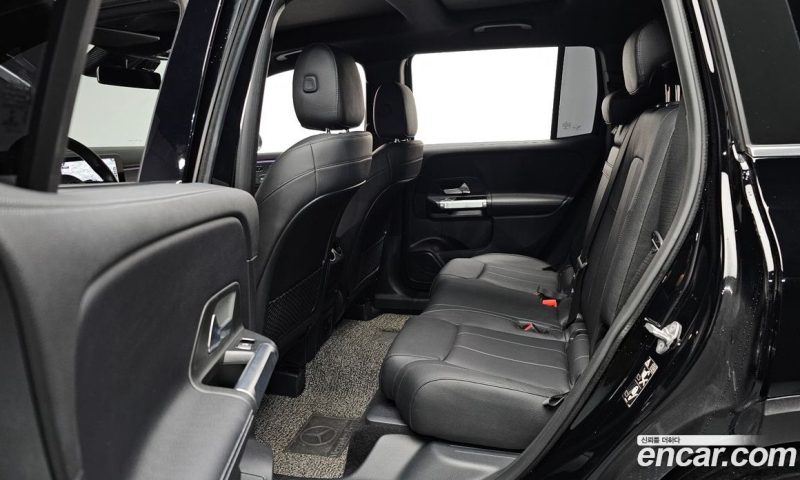 Mercedes Benz GLB-Class GLB220