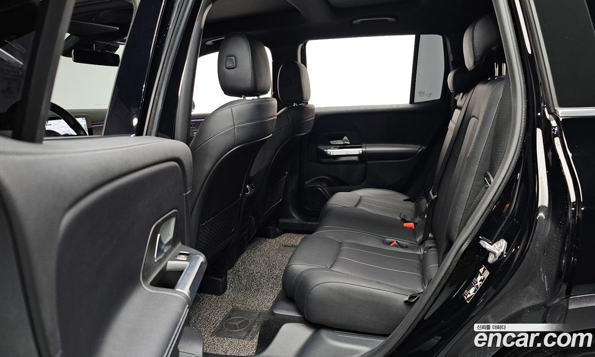 Mercedes Benz GLB-Class GLB220