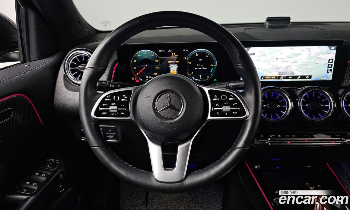 Mercedes Benz GLB-Class GLB220
