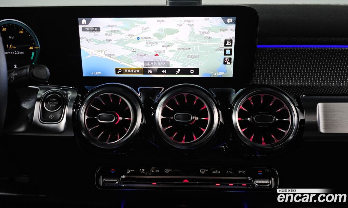 Mercedes Benz GLB-Class GLB220