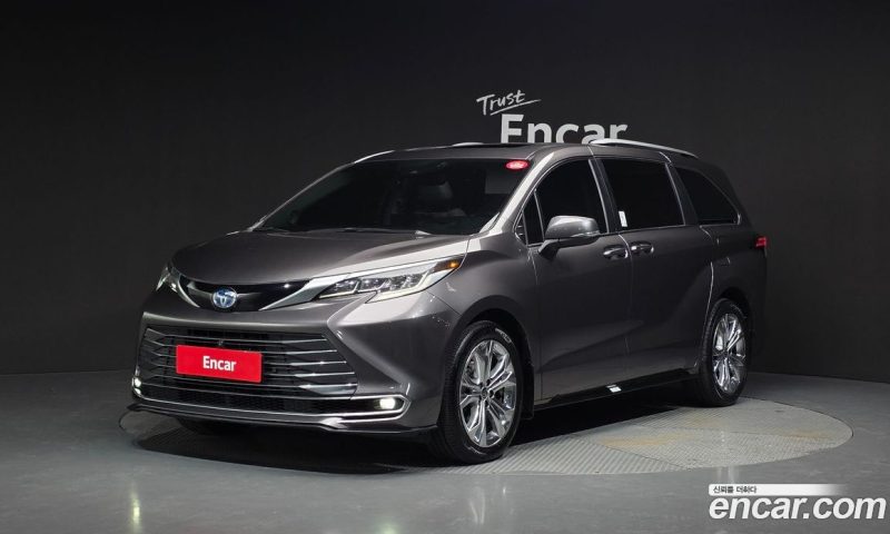 Toyota Sienna 2.5 Hybrid 2WD
