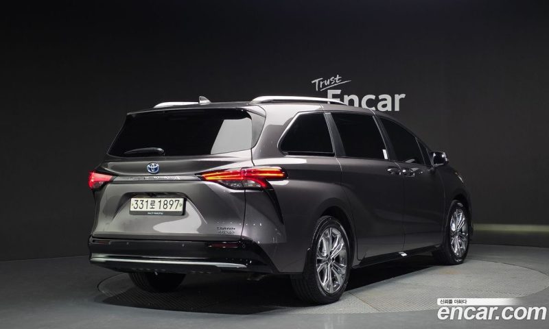 Toyota Sienna 2.5 Hybrid 2WD