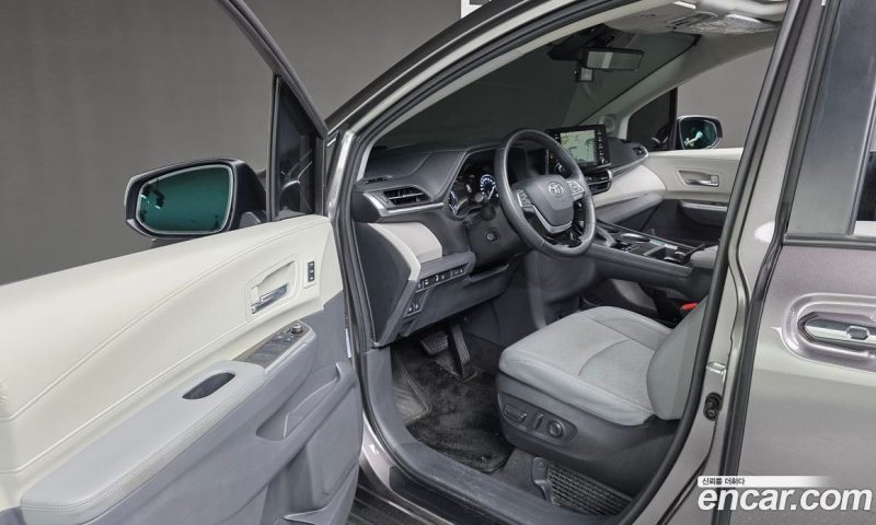 Toyota Sienna 2.5 Hybrid 2WD