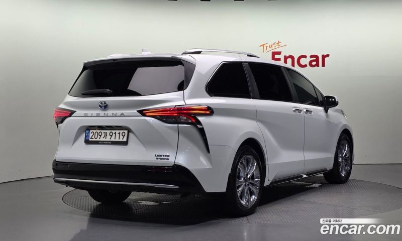 Toyota Sienna 2.5 Hybrid 2WD