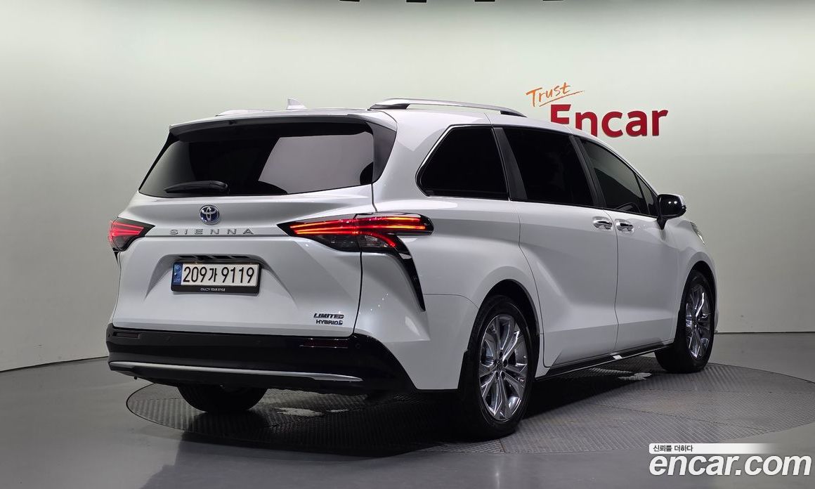 Toyota Sienna 2.5 Hybrid 2WD