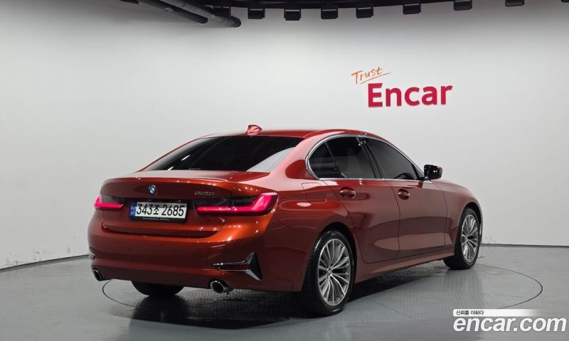 BMW 3-Series i320 Luxury