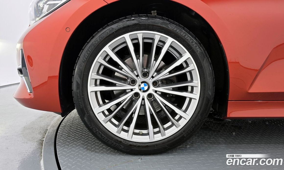 BMW 3-Series i320 Luxury