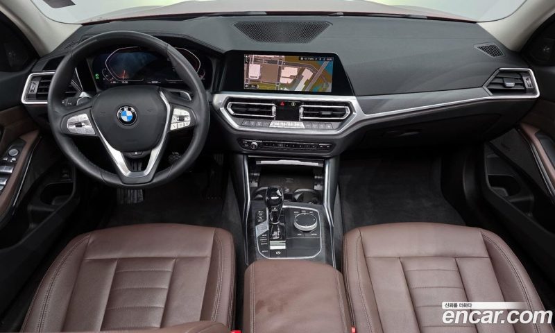 BMW 3-Series i320 Luxury