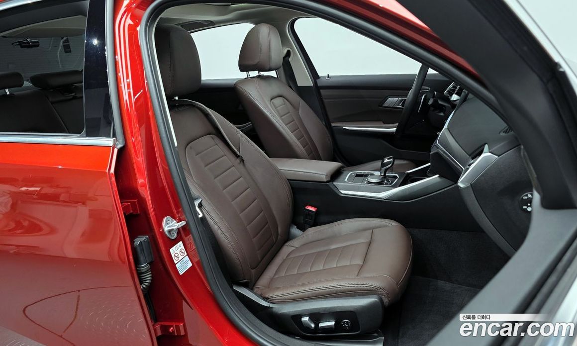 BMW 3-Series i320 Luxury