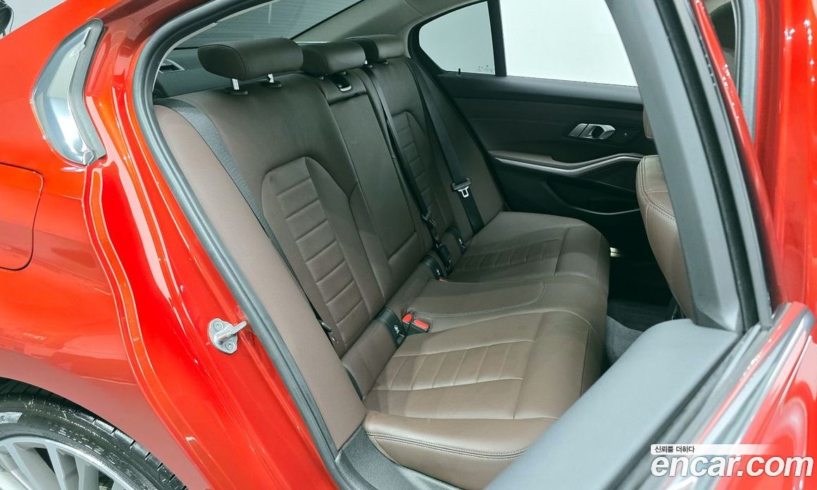 BMW 3-Series i320 Luxury