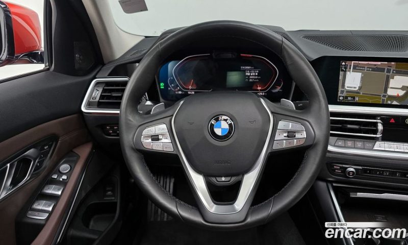 BMW 3-Series i320 Luxury