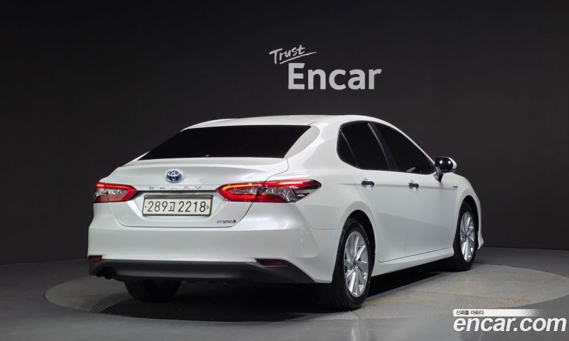 Toyota Camry 2.5 LE Hybrid