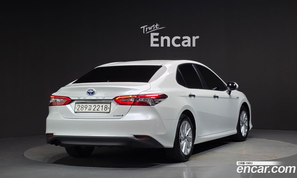 Toyota Camry 2.5 LE Hybrid