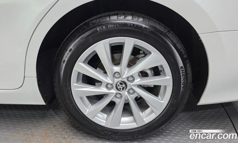 Toyota Camry 2.5 LE Hybrid