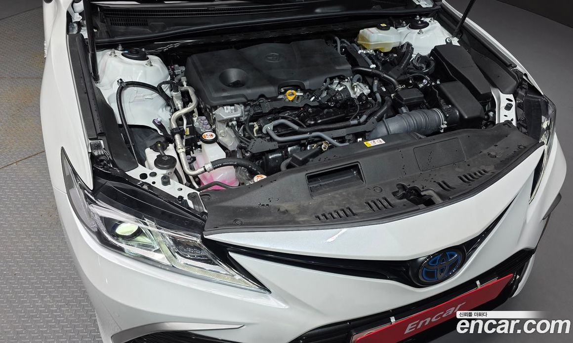 Toyota Camry 2.5 LE Hybrid